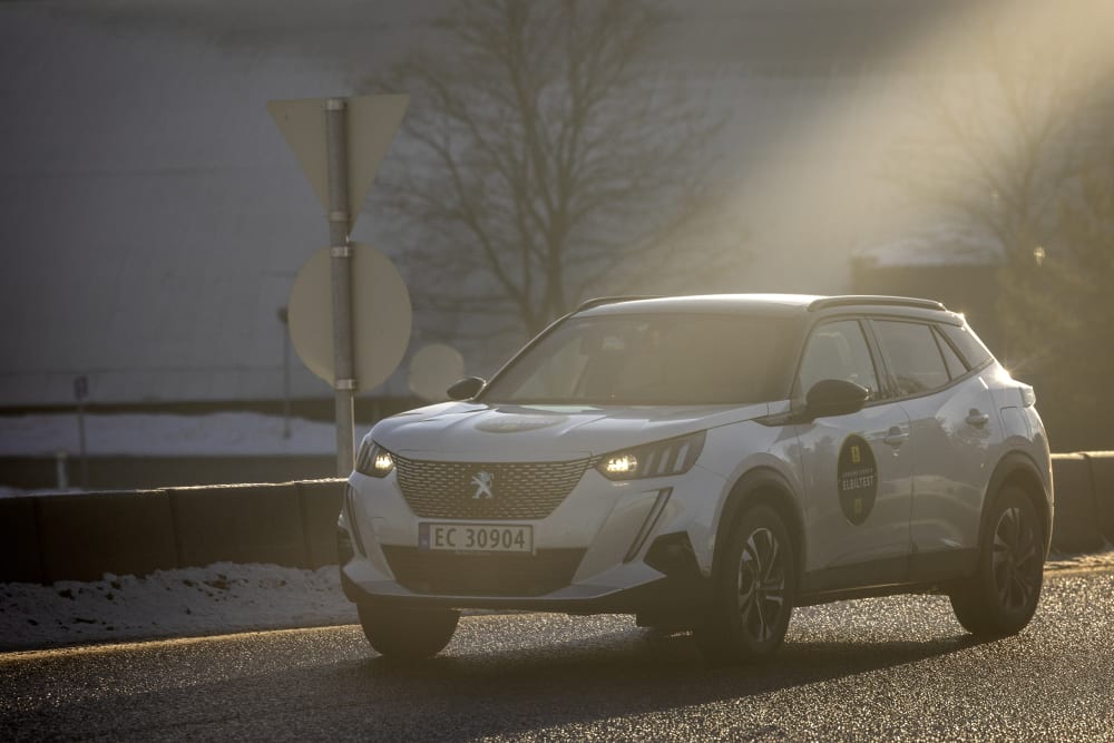Peugeot e-2008 under vintertesten 2022